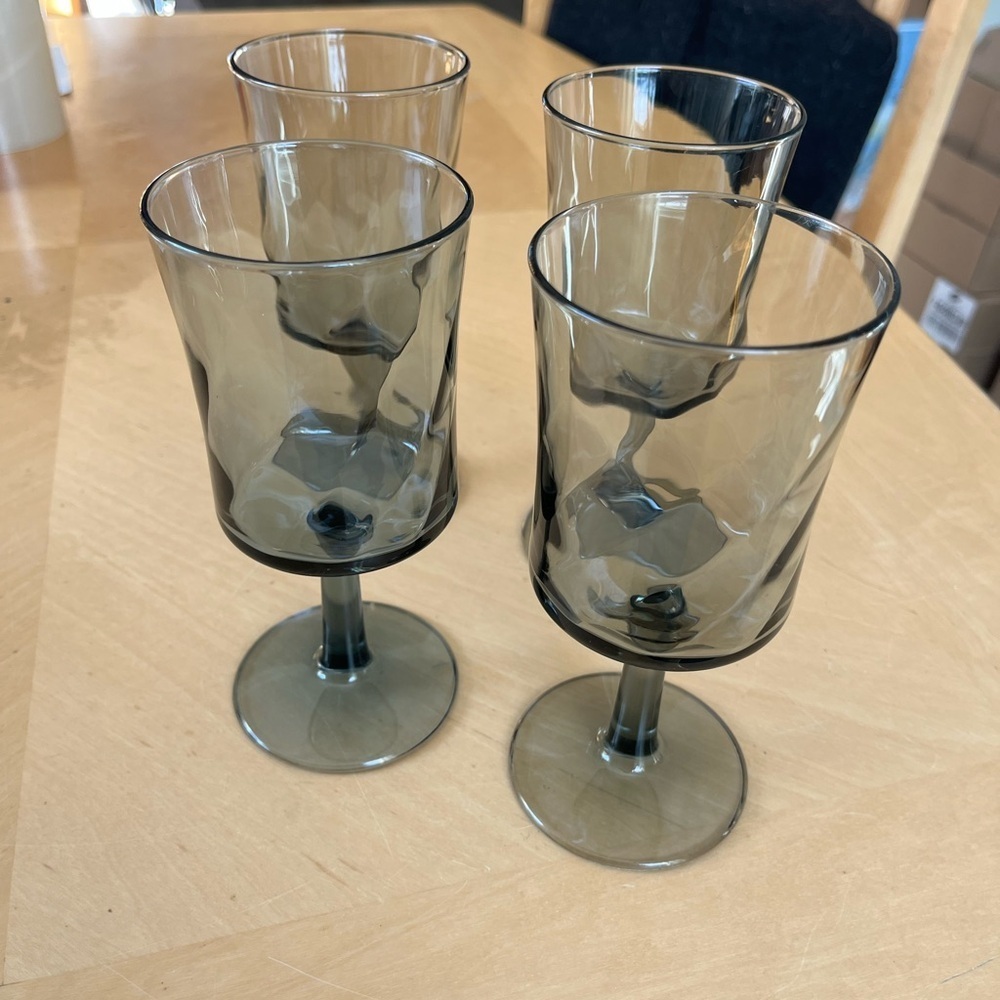 Vintage Libbey Smoke Gray Optic Swirl goblet set of 4, 8 oz. - Picture 14 of 16